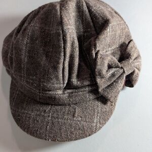 Grey Tweed Cap with Bow
